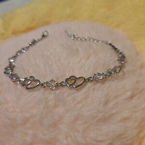 New Delicate S925 Sterling Silver Bracelet With Heart-shaped Decoration